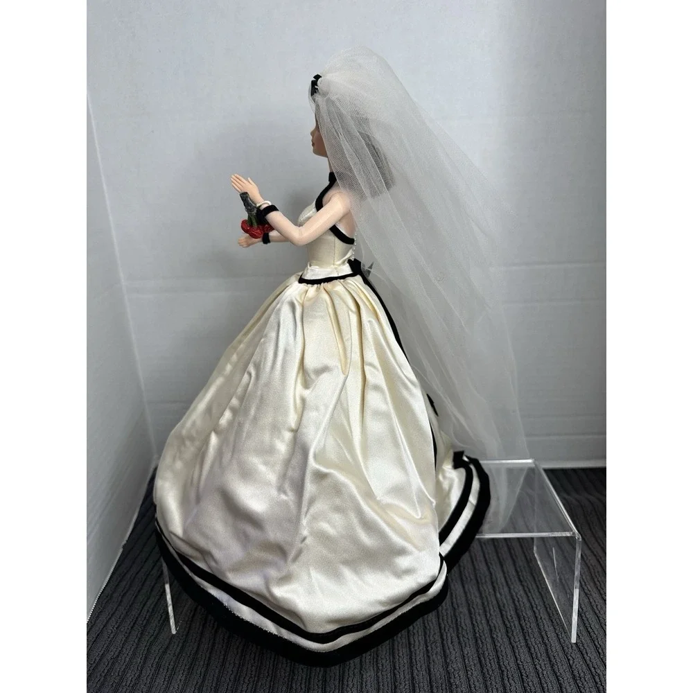 Vera Wang 1997 Barbie Doll Limited Edition Bride Wedding doll Display Doll